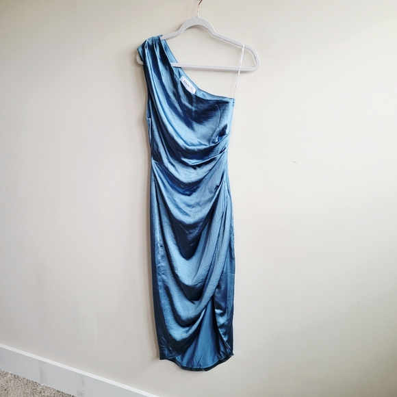 Elliatt Cassini Satin One-Shoulder Dress - Picture 7 of 12